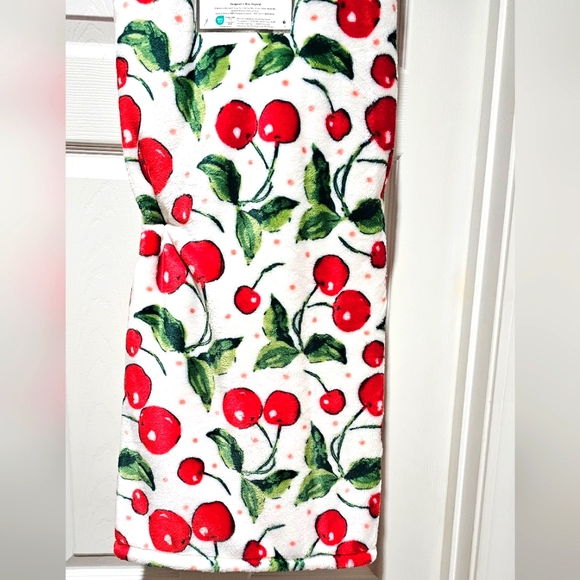 B B & H Co. Cherry Design Velvetloft Throw - 50" x 70" - Red/White/Green - Picture 2 of 3